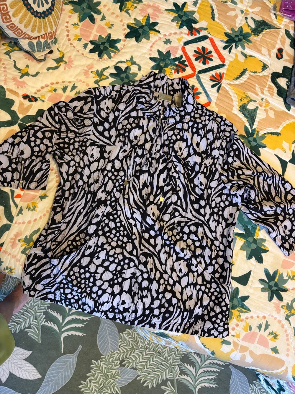 Chico’s Zenergy Black & White Abstract Print Jacket